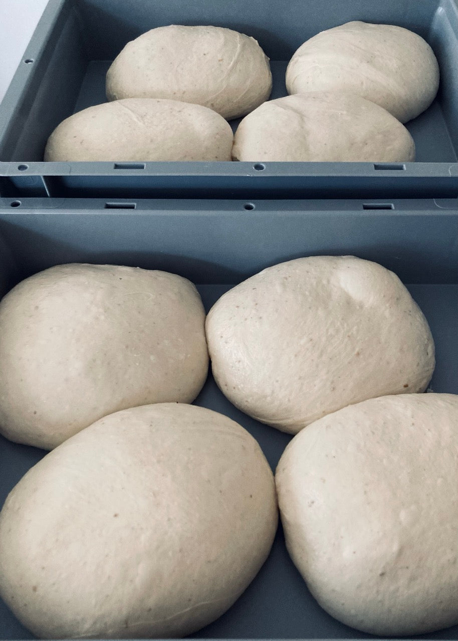 deegbol voor pizza